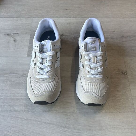 New balance Women's
574 Core grey/white‎ size 6.5 NWT in box - Picture 11 of 14